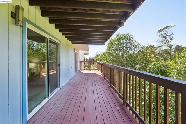 6643 Aitken Dr, Oakland, CA 94611