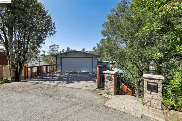 6643 Aitken Dr, Oakland, CA 94611