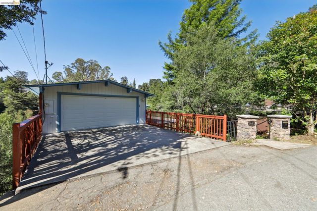 6643 Aitken Dr, Oakland, CA 94611