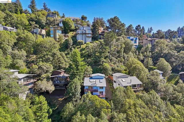 6643 Aitken Dr, Oakland, CA 94611