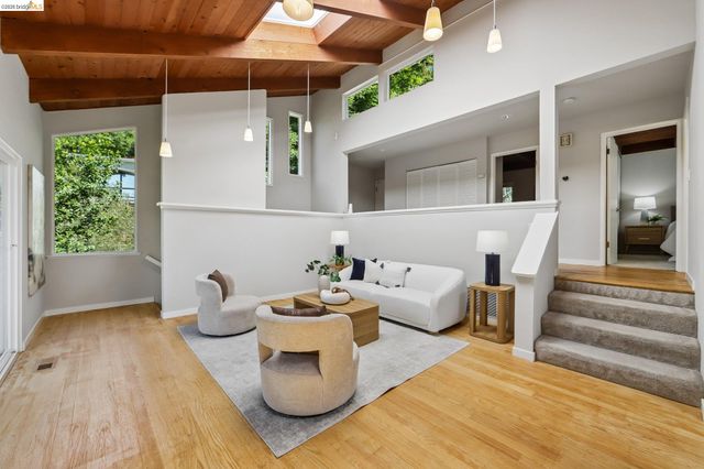 6643 Aitken Dr, Oakland, CA 94611