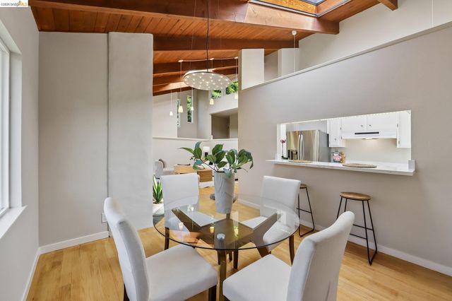 6643 Aitken Dr, Oakland, CA 94611