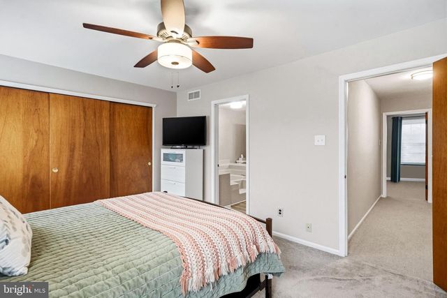 26 BLUE JAY DR, Clementon, NJ 08021