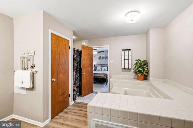 26 BLUE JAY DR, Clementon, NJ 08021