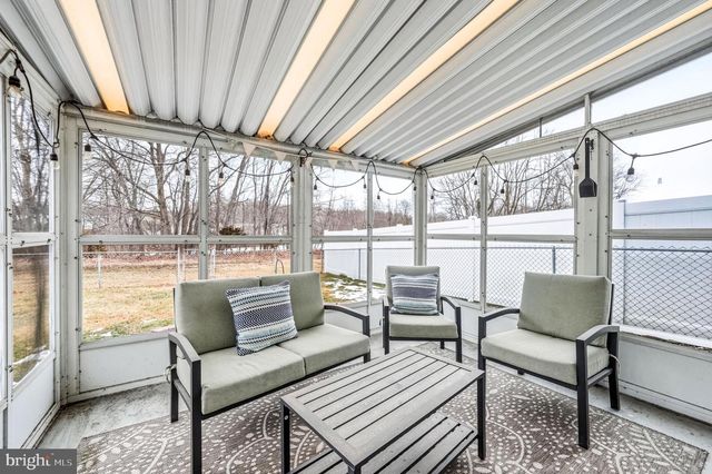 26 BLUE JAY DR, Clementon, NJ 08021