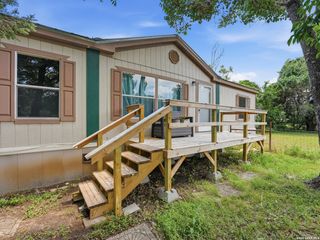 718 OAK DR, Bandera, TX 78003