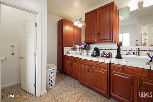 2712 Primera Vista, Bakersfield, CA 93306