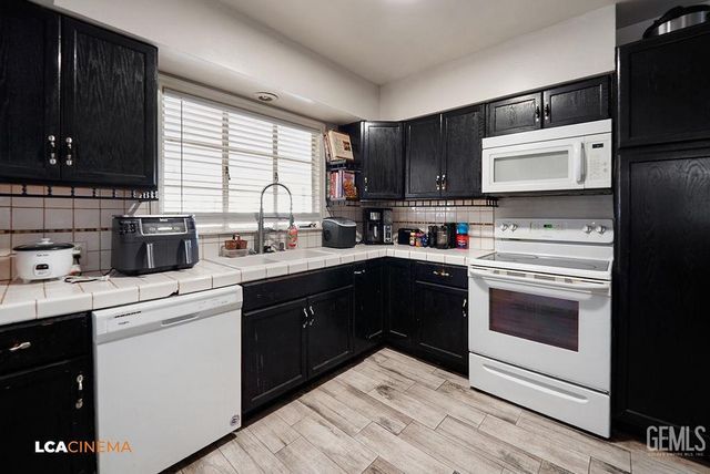 2712 Primera Vista, Bakersfield, CA 93306