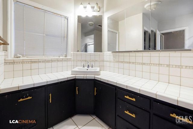 2712 Primera Vista, Bakersfield, CA 93306