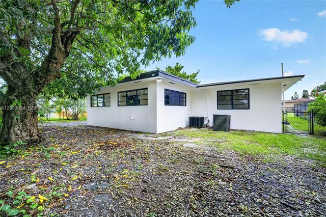 1170 NW 87th St, Miami, FL 33150