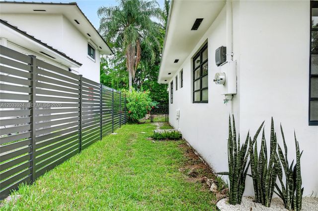1170 NW 87th St, Miami, FL 33150
