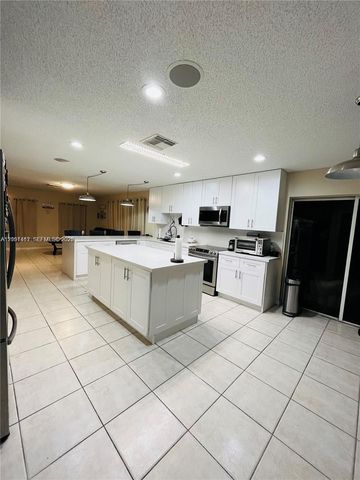 16453 SW 75th Ter, Miami, FL 33193