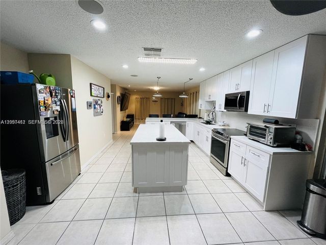 16453 SW 75th Ter, Miami, FL 33193
