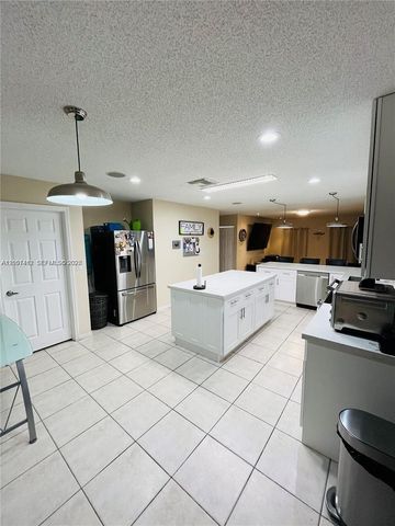 16453 SW 75th Ter, Miami, FL 33193