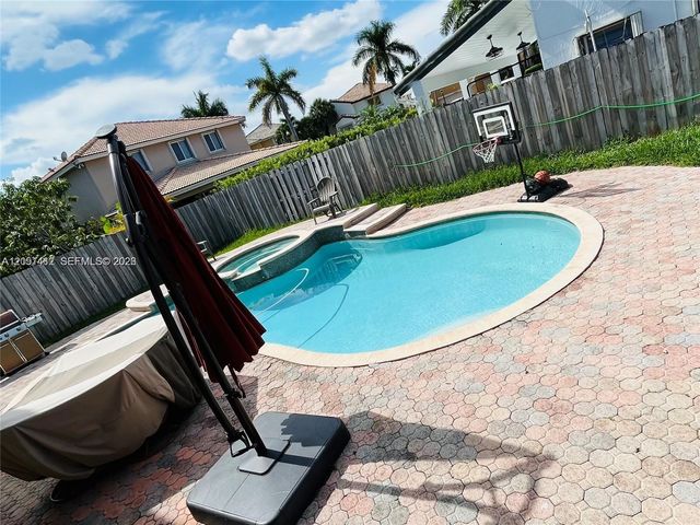 16453 SW 75th Ter, Miami, FL 33193