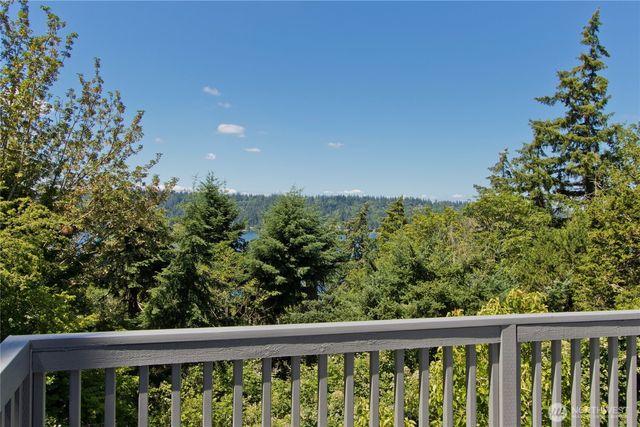 4935 116th Place SE, Bellevue, WA 98006