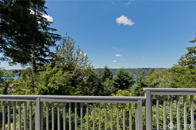 4935 116th Place SE, Bellevue, WA 98006