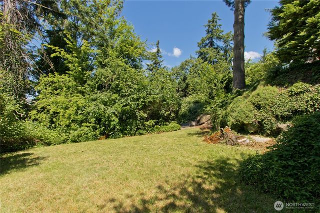 4935 116th Place SE, Bellevue, WA 98006