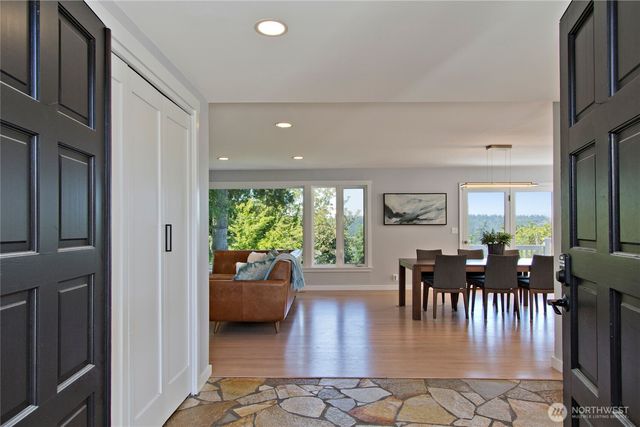 4935 116th Place SE, Bellevue, WA 98006