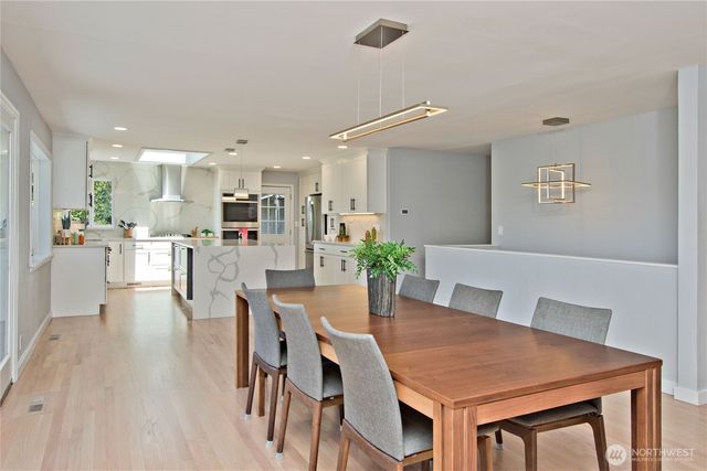 4935 116th Place SE, Bellevue, WA 98006