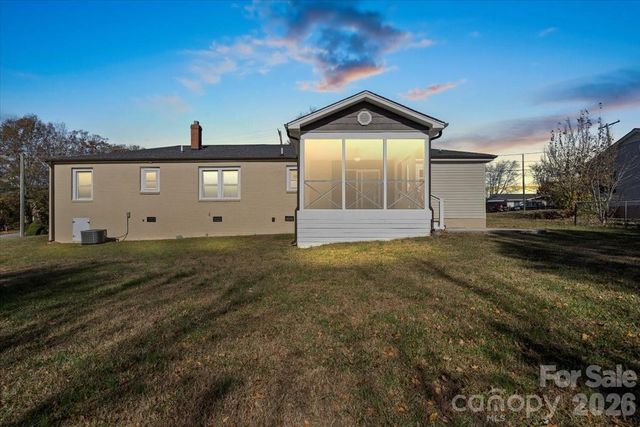 492 14th Avenue Avenue NE, Hickory, NC 28601