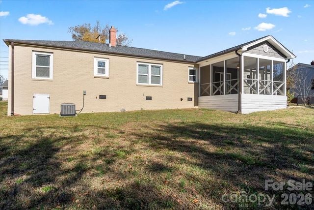 492 14th Avenue Avenue NE, Hickory, NC 28601