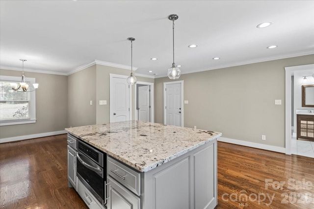 492 14th Avenue Avenue NE, Hickory, NC 28601