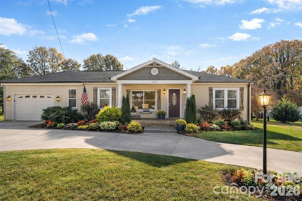 492 14th Avenue Avenue NE, Hickory, NC 28601