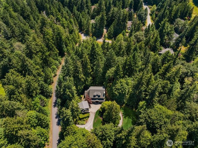 8363 NE Sumanee Place, Bainbridge Island, WA 98110
