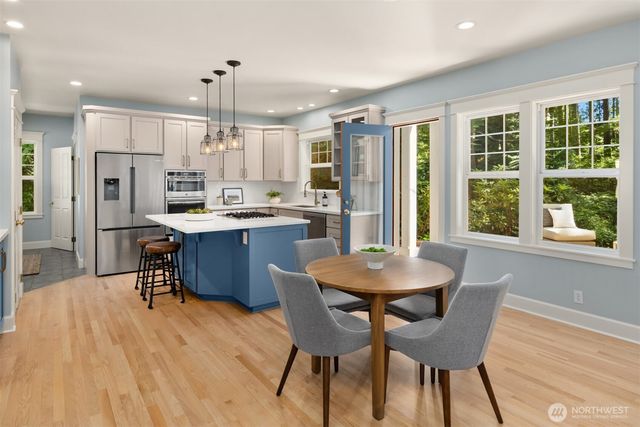 8363 NE Sumanee Place, Bainbridge Island, WA 98110