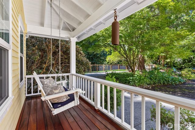8363 NE Sumanee Place, Bainbridge Island, WA 98110