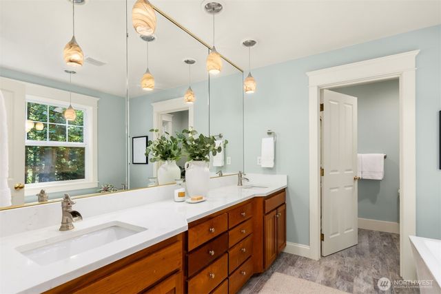 8363 NE Sumanee Place, Bainbridge Island, WA 98110