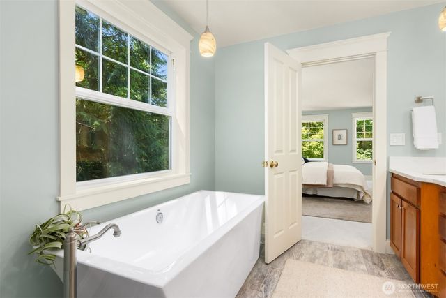 8363 NE Sumanee Place, Bainbridge Island, WA 98110