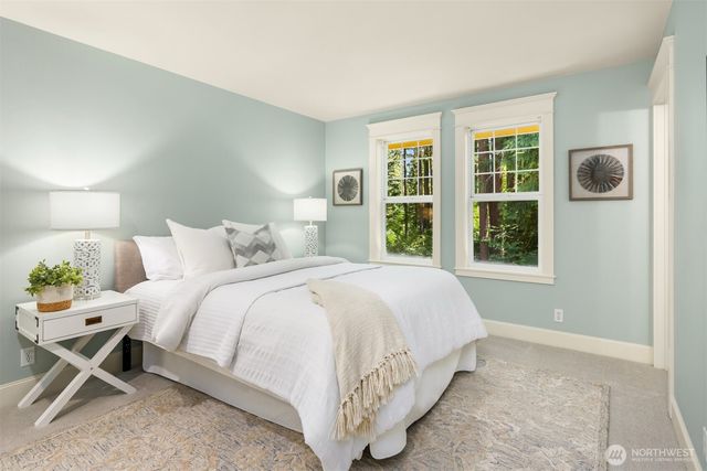 8363 NE Sumanee Place, Bainbridge Island, WA 98110