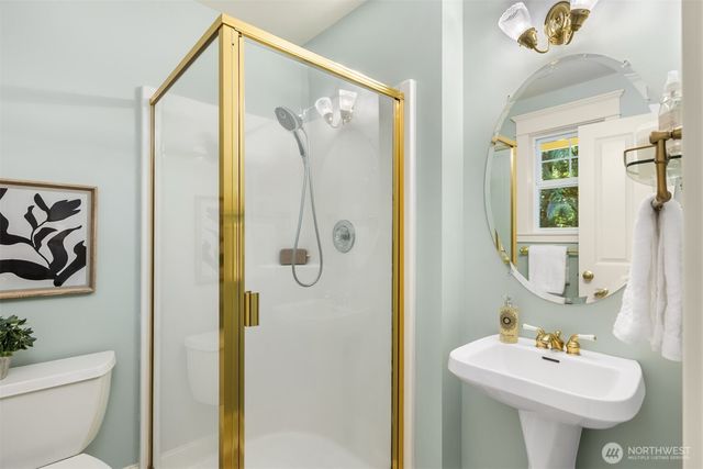 8363 NE Sumanee Place, Bainbridge Island, WA 98110