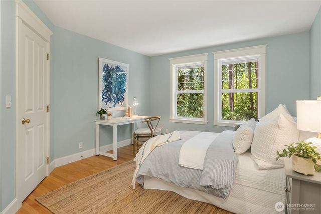 8363 NE Sumanee Place, Bainbridge Island, WA 98110