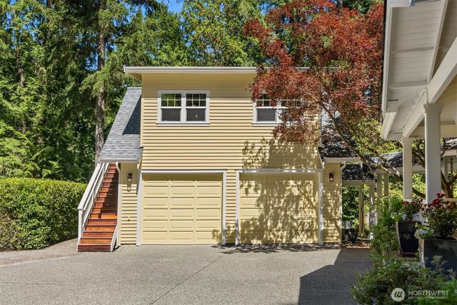 8363 NE Sumanee Place, Bainbridge Island, WA 98110