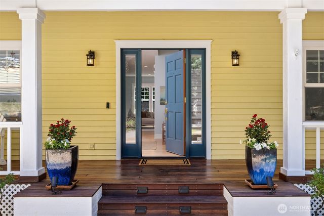 8363 NE Sumanee Place, Bainbridge Island, WA 98110