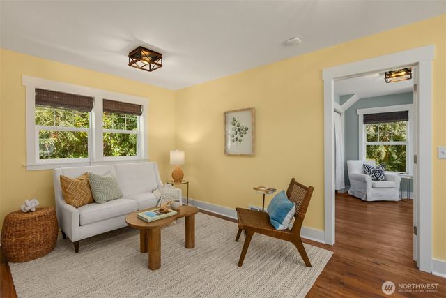 8363 NE Sumanee Place, Bainbridge Island, WA 98110