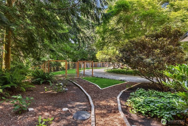 8363 NE Sumanee Place, Bainbridge Island, WA 98110
