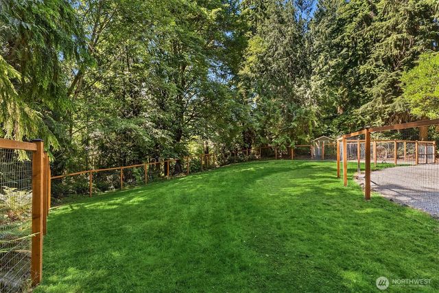 8363 NE Sumanee Place, Bainbridge Island, WA 98110