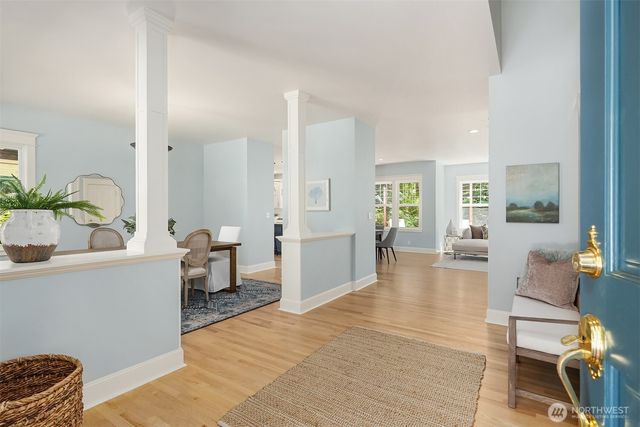 8363 NE Sumanee Place, Bainbridge Island, WA 98110