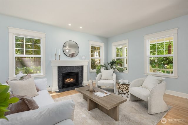 8363 NE Sumanee Place, Bainbridge Island, WA 98110