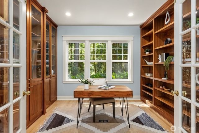 8363 NE Sumanee Place, Bainbridge Island, WA 98110
