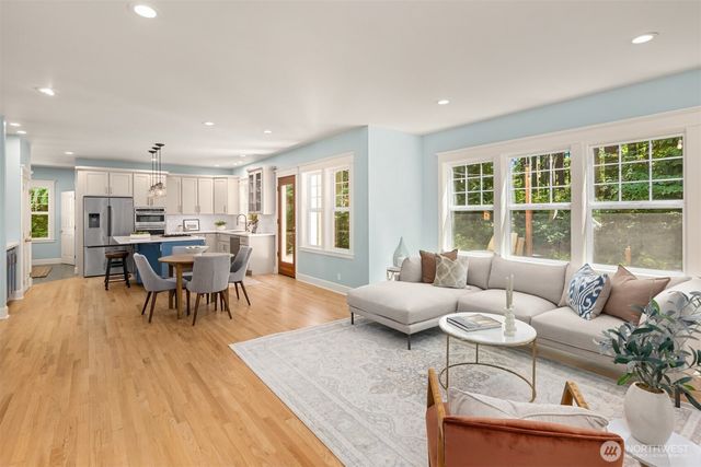 8363 NE Sumanee Place, Bainbridge Island, WA 98110