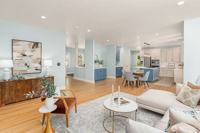 8363 NE Sumanee Place, Bainbridge Island, WA 98110
