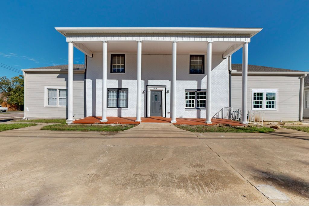 409 W Main Street A, Whitesboro, TX 76273