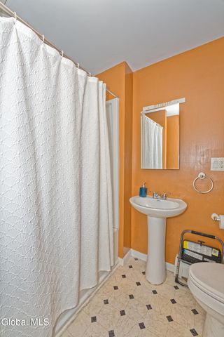 662 5th Avenue, Troy, NY 12182