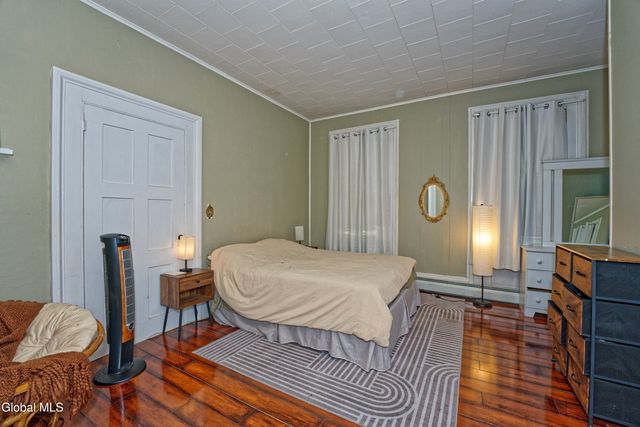 662 5th Avenue, Troy, NY 12182