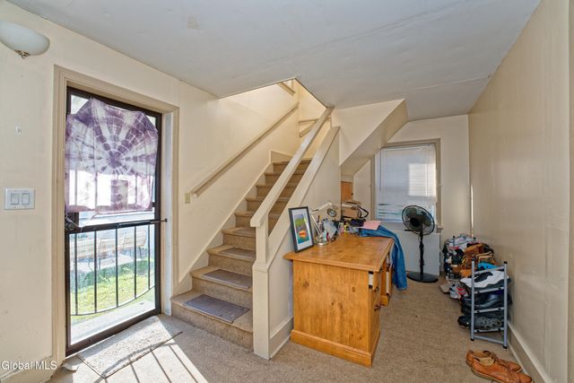 662 5th Avenue, Troy, NY 12182